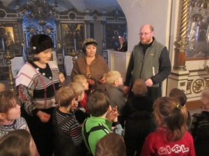 Экскурсия для школьников прошла в Сретенском храме Заостровья